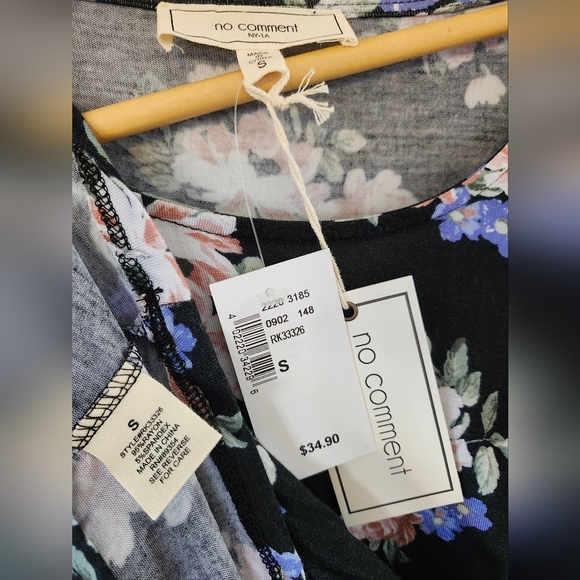 No Commitment cold shoulder top size S - Picture 2 of 6